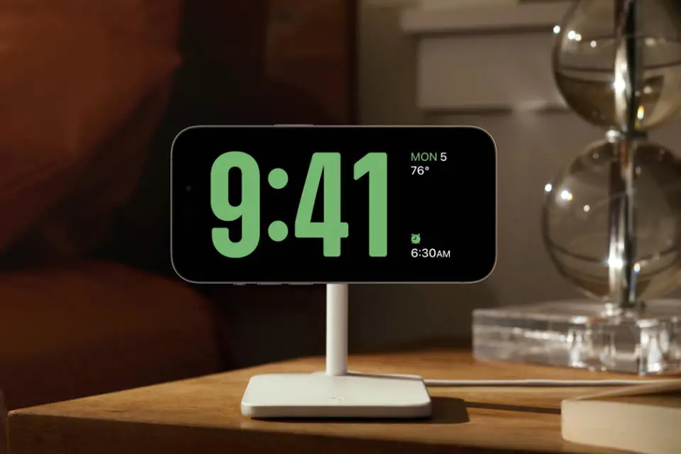 StandBy Mode in iOS 17 Turns Your iPhone Into A Smart Display When it’s Docked On Its Side